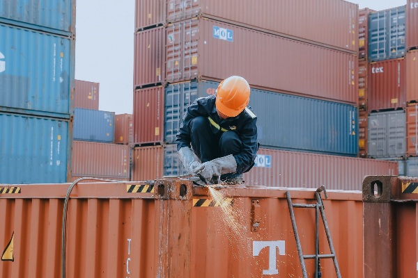 2-can-mang-container-di-sua-chua-va-bao-duong-ngay-neu-co-dau-hieu-hu-hong Cần mang container đi sửa chữa và bảo dưỡng ngay nếu có dấu hiệu hư hỏng