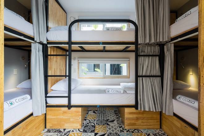 khach-san-duoc-lam-bang-container-doc-va-la-4