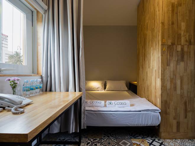 khach-san-duoc-lam-bang-container-doc-va-la-5