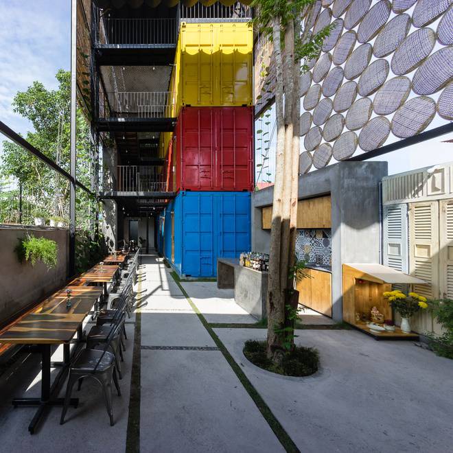 khach-san-duoc-lam-bang-container-doc-va-la-6