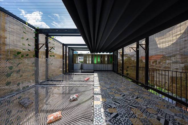 khach-san-duoc-lam-bang-container-doc-va-la-7