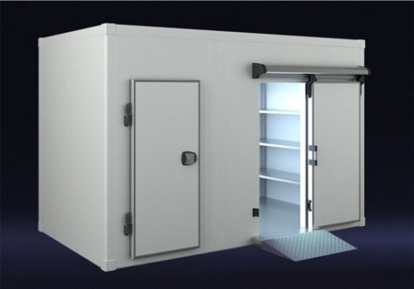 Cửa kho lạnh thường được thiết kế với gioăng kín khí, có lớp cách nhiệt bên trong